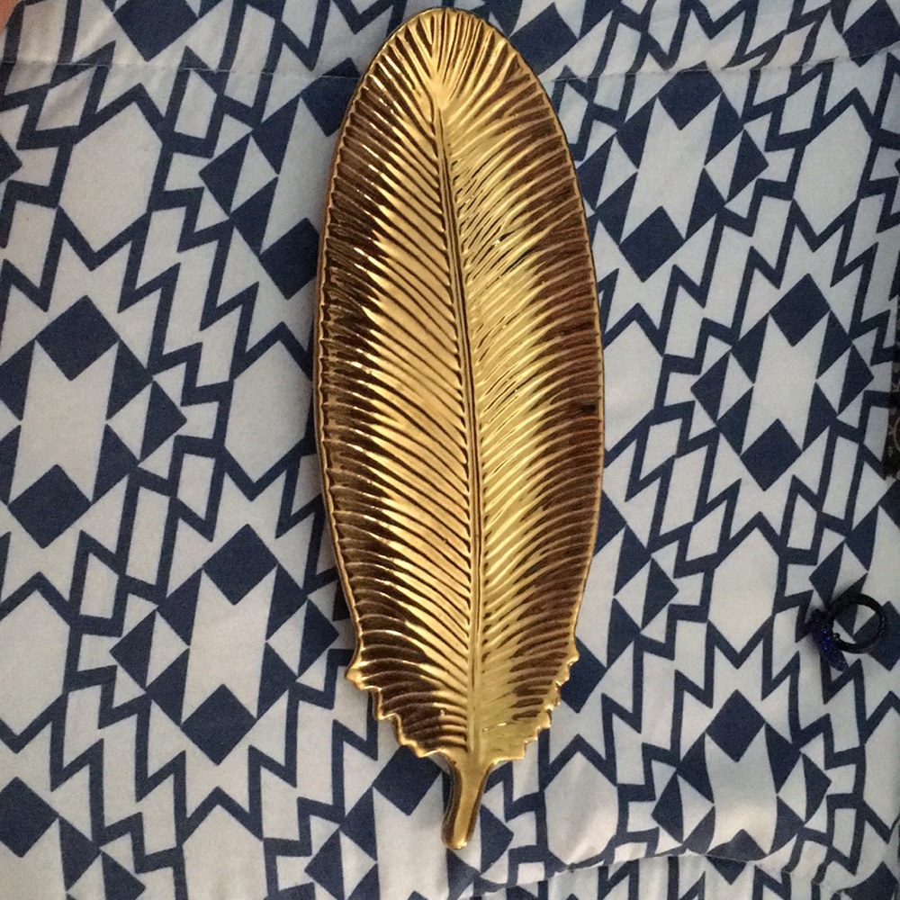 Gold leaf jewelry holder